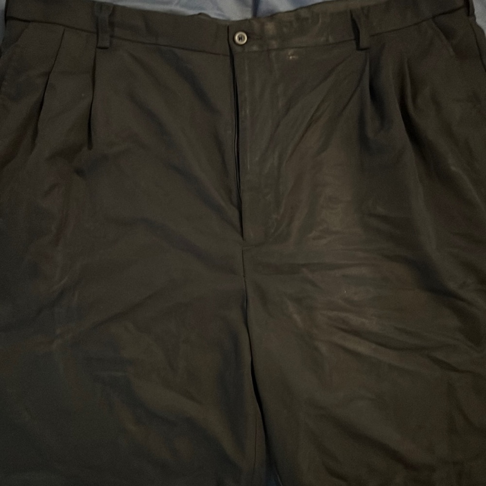 Black Men’s Pleated Shorts